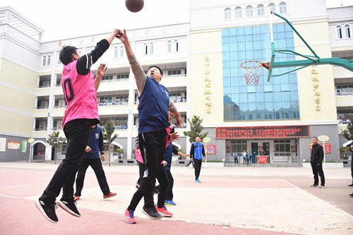三门峡市三中 教工举行篮球赛 强身健体悦心怀